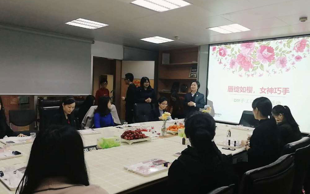 唇绽如樱，女神巧手